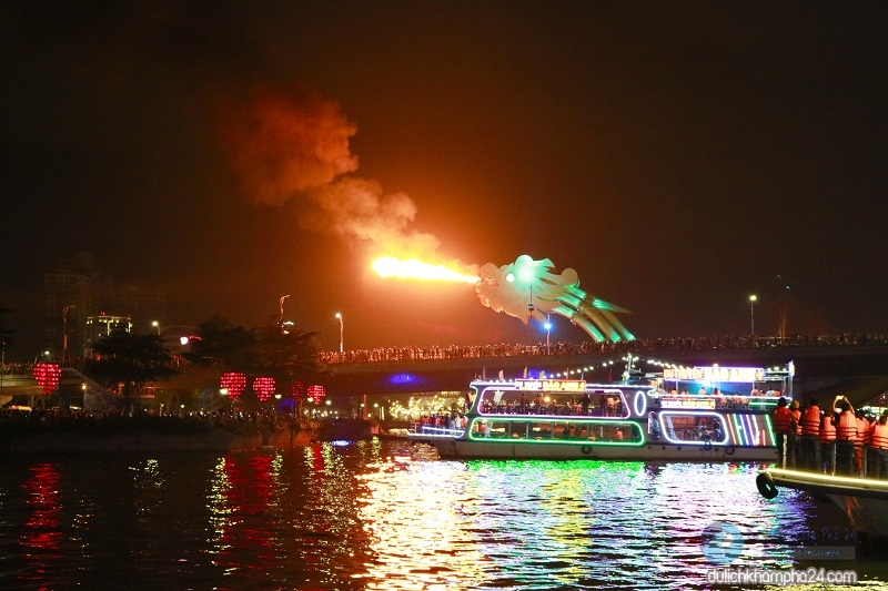 Experience Da Nang tourism admire the super product of fire-breathing dragon